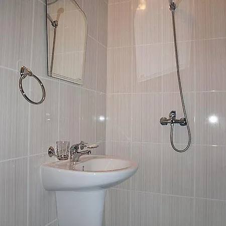 בית הארחה Mirage 3*